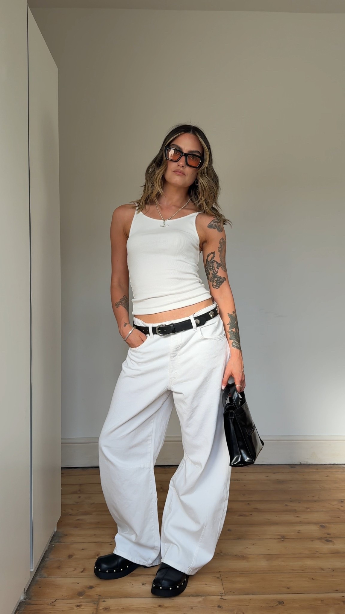 White jeans, balloon jeans, white vest top, black belt, summer outfit, Zara 

#LTKeurope #LTKsummer #LTKuk