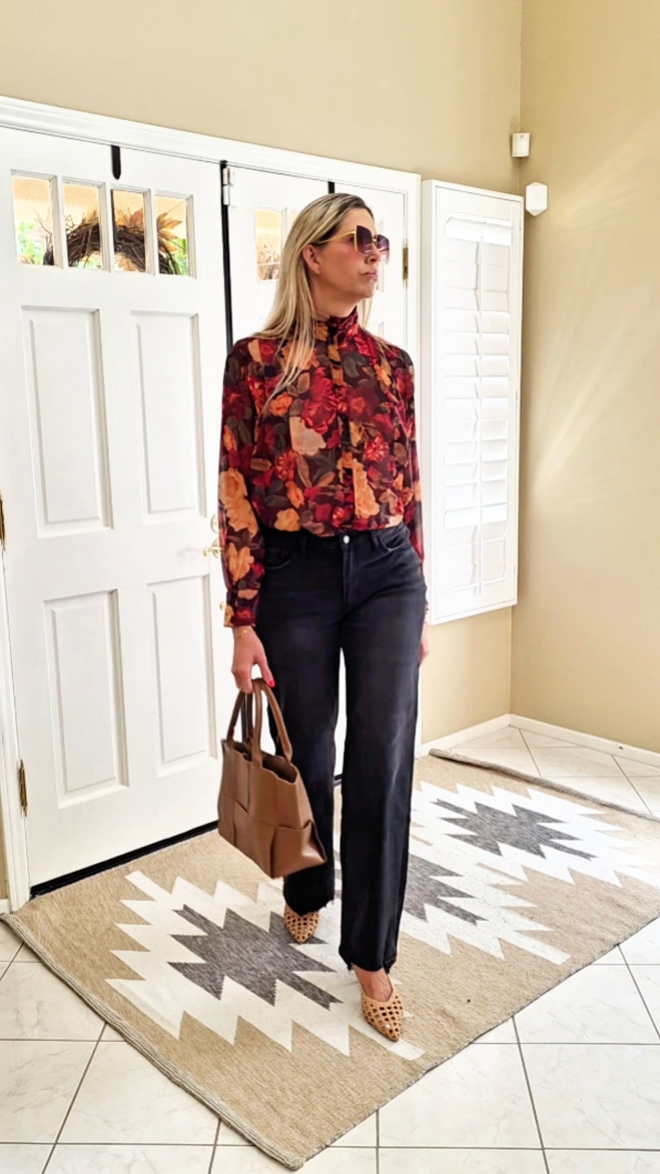 🍂✨ FALL WARDROBE REFRESH ✨🍂👗 Outfit Details:These transitional pieces are perfect for summer going into fall.Dresses: Run true to size (I’m in my true size Small).Tops: I sized up to a Medium.Jeans: Size down 1–2 (I’m wearing size 27, normally a 28).

#LTKxVICI #LTKOver40 #LTKFindsUnder100