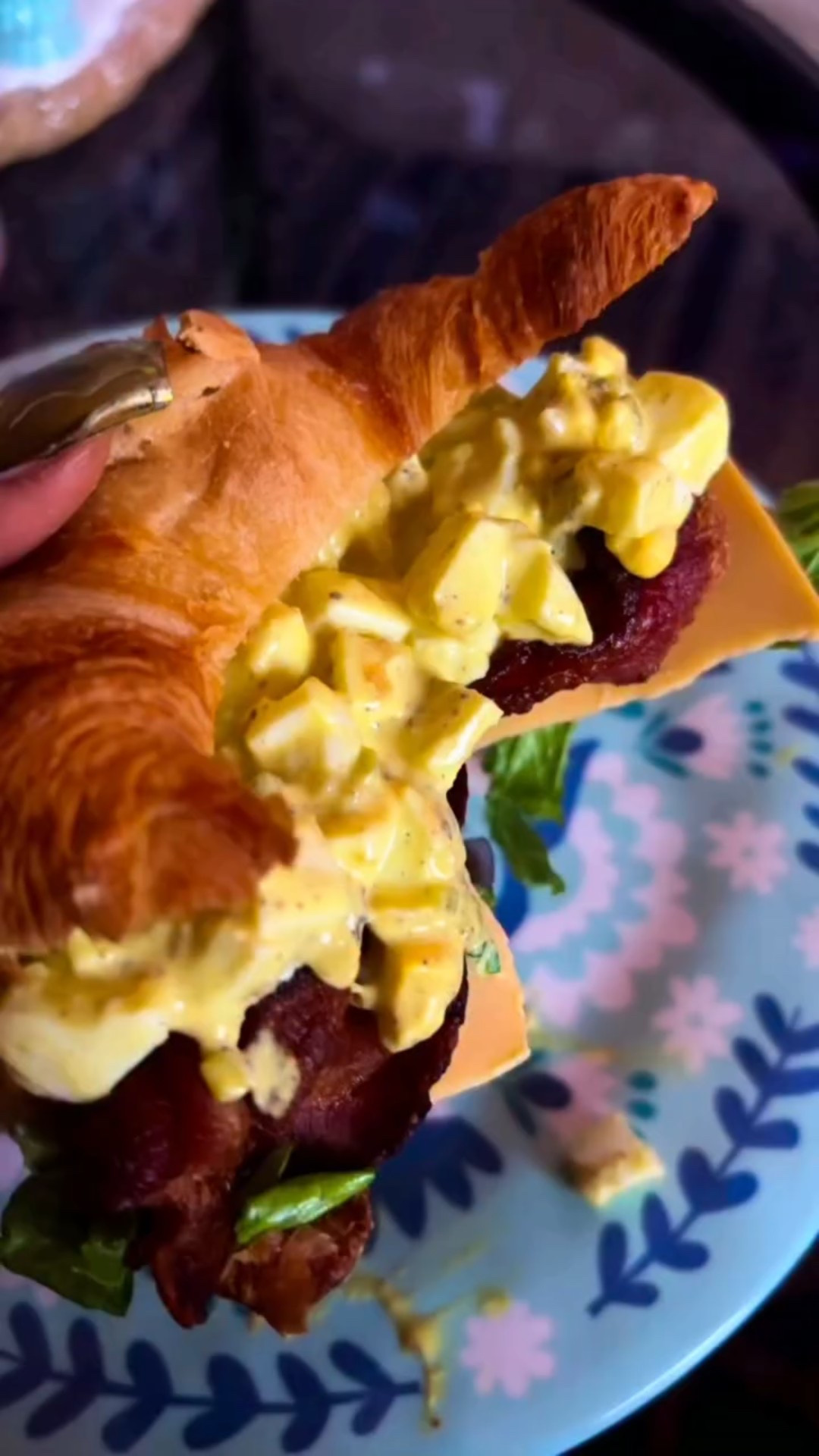 Quick Sunday Breakfast 🥚🥓🥐💕

#sundaywellspent #sundaybreakfast #sundaybrunchday #baconeggandcheese #croissant🥐