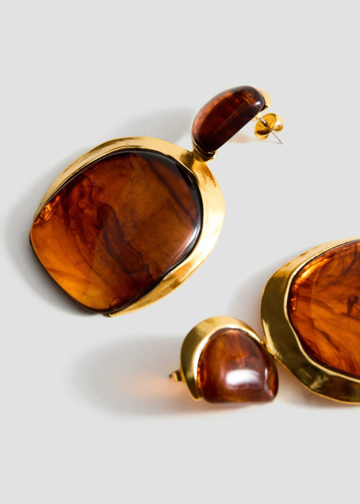 Resin pendant earrings | MANGO (UK)
