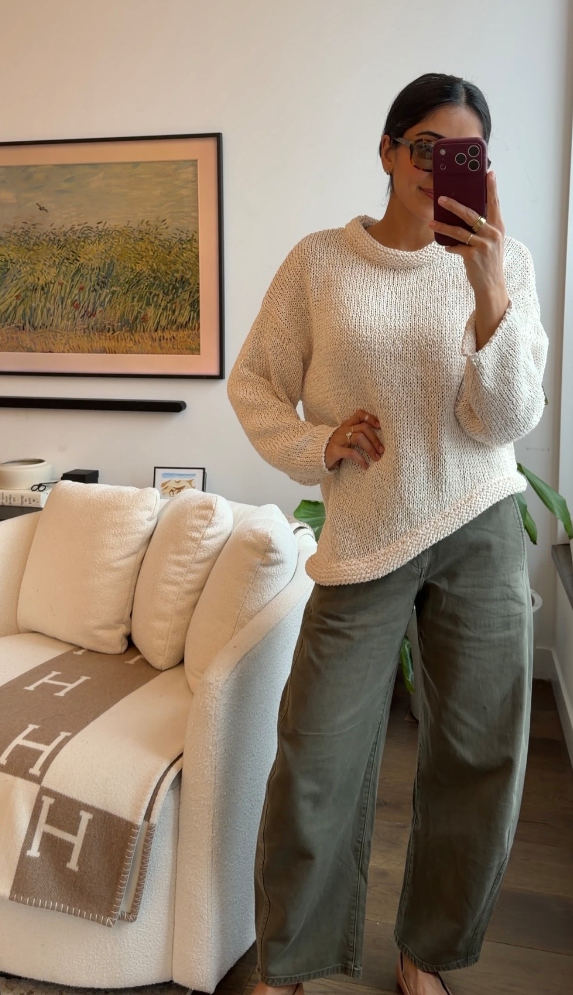 The PERFECT barrel jean. My sweater is from @Zara (ASYMMETRIC KNIT JUMPER
ECRU / BEIGE 0/0014/010/075/02)