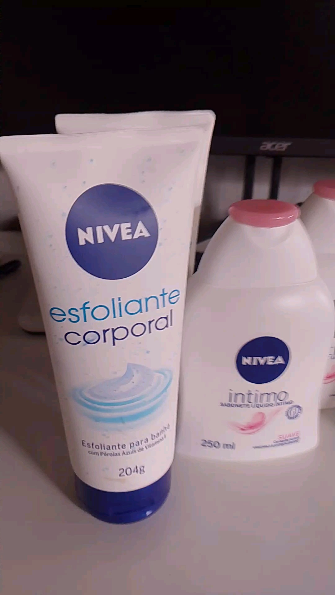 Esfoliante Nívea auxilia na renovação celular, com vitamina E enriquecido com pérolas azuis, cremoso, deixa a pele hidratada, pois remove as impurezas e cuida da pele ao mesmo tempo..Sabonete íntimo suave com extrato de camomila, limpa suavemente. Sua fórmula é livre de corantes e mantém o pH natura da área íntima..Nívea Men creme 4 em 1 hidratação intensa, evitando ressecamento, rico em vitamina E, tem rápida absorção. Os cuidados que os homens precisam.Link abaixo⬇️

#LTKbrasil #LTKbeleza #LTKpromo
