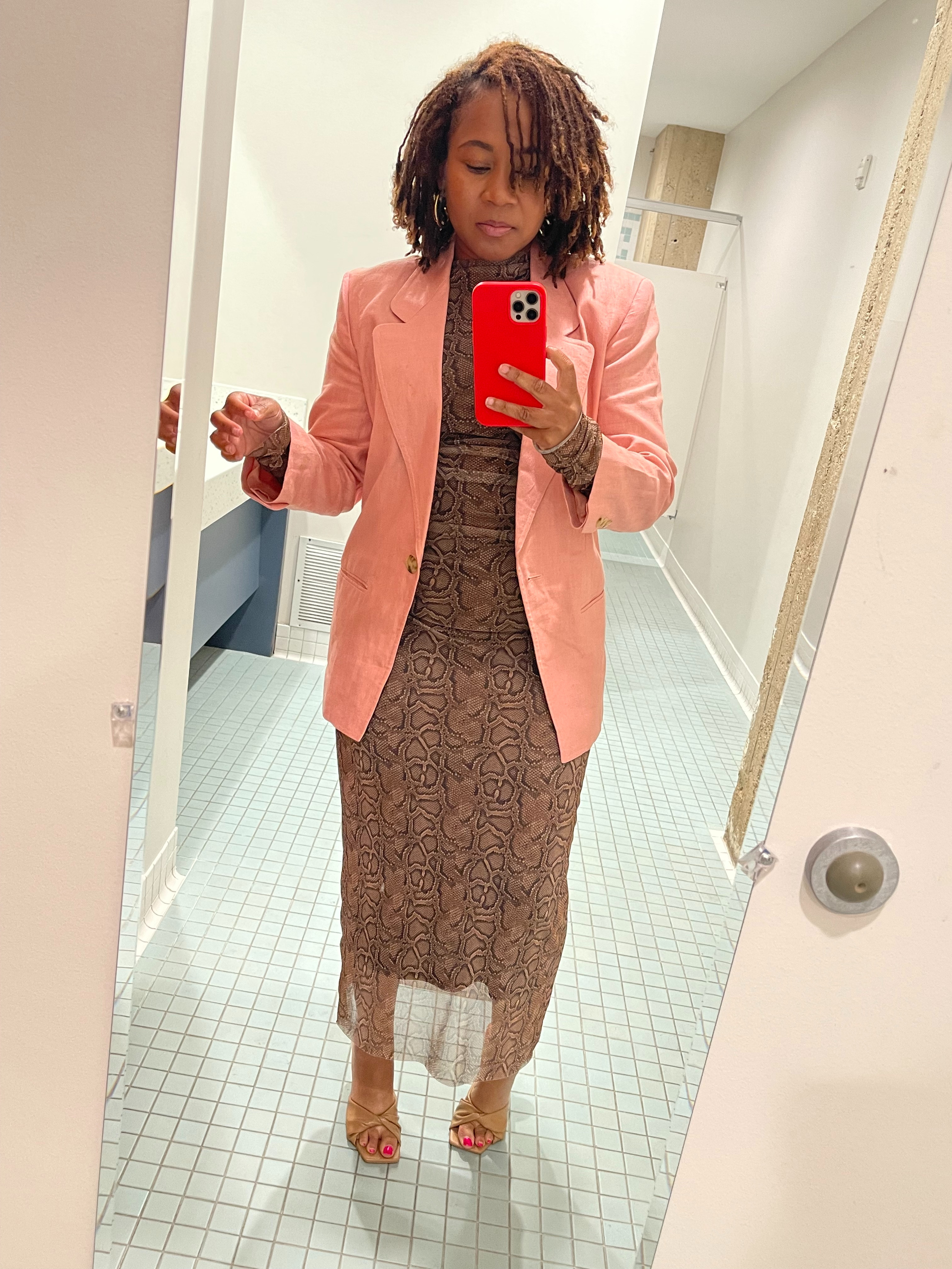 Loving my look today! Here are a couple of style boards with the same ZARA dress in different colors. I am wearing a medium. The blazer is an old Ann Taylor oversized linen blazer. 

I was so excited to incorporate some lighter spring colors into my look today. Spring is here, y’all! 

Comment SPRING and I’ll send you the link!

 

#LTKMidsize #LTKStyleTip #LTKOver40