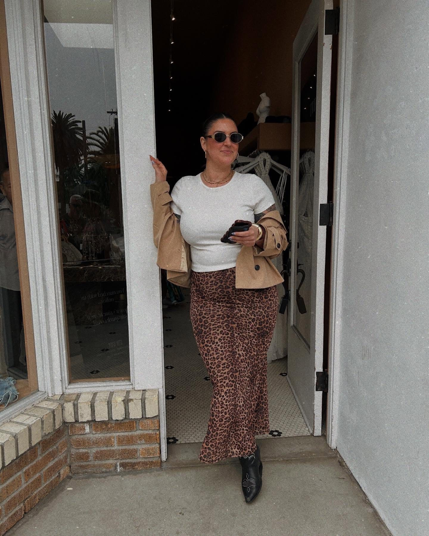 Am I cool yet? Yes or no? 

#midsize #midsizegals #losangeles #smallfat #curvy #curvynstyle #curvystyle #curvyootd #midsizegirl