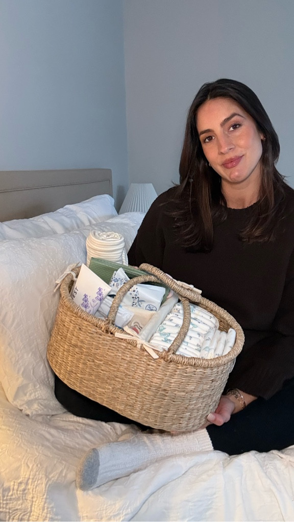 What’s In My Bedside Caddy 
* newborn edition * 
