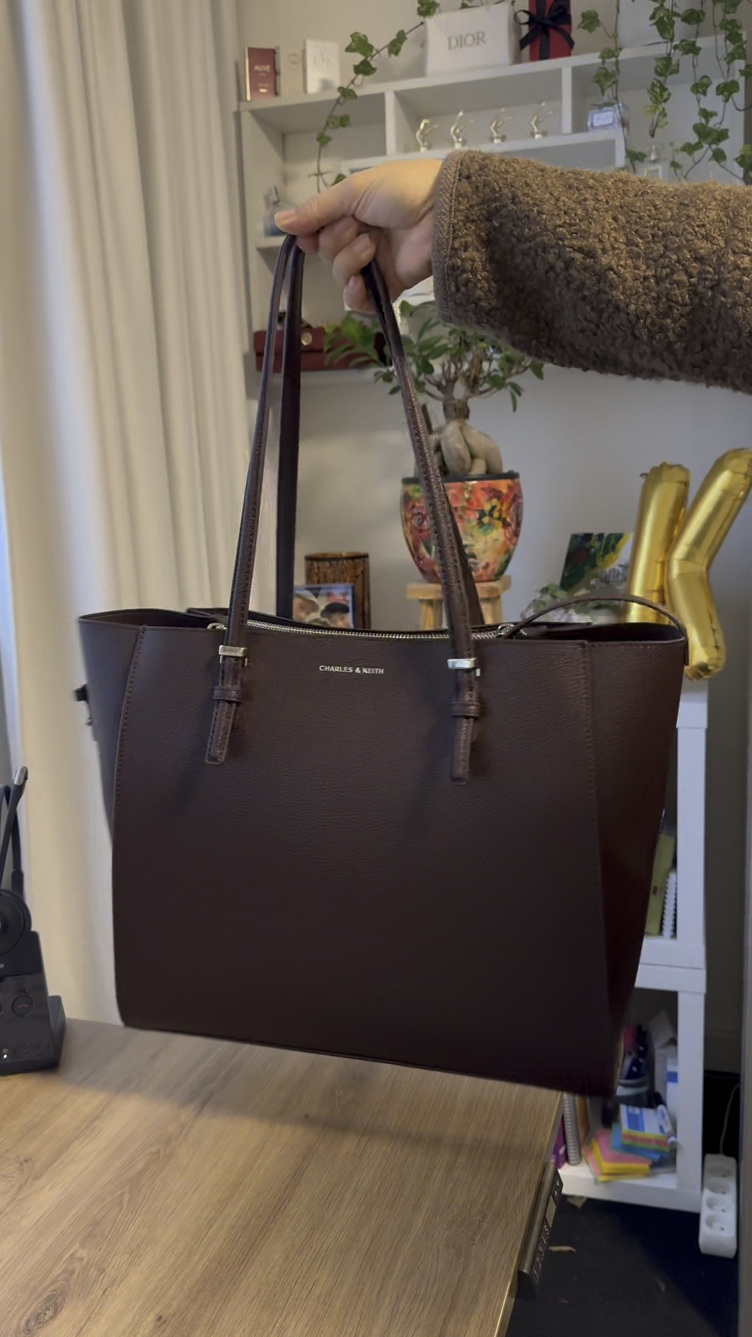 This plum work bag is giving major fall vibes while keeping my corporate look polished! It’s the perfect autumn/winter accessory —and oh, some pretty!

#LTKnederlands #LTKbag #LTKeurope