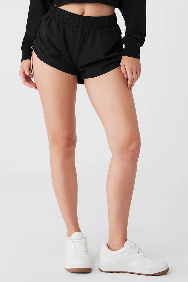 Cinch It Up Short - Black | Alo Yoga (US)