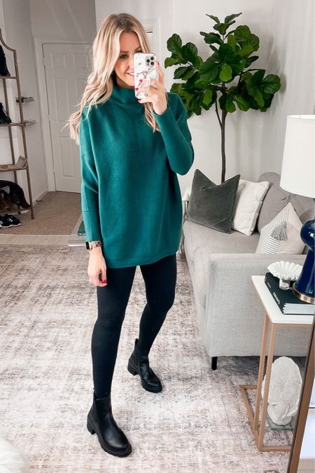Sweater to wear with leggings
Fall outfit idea