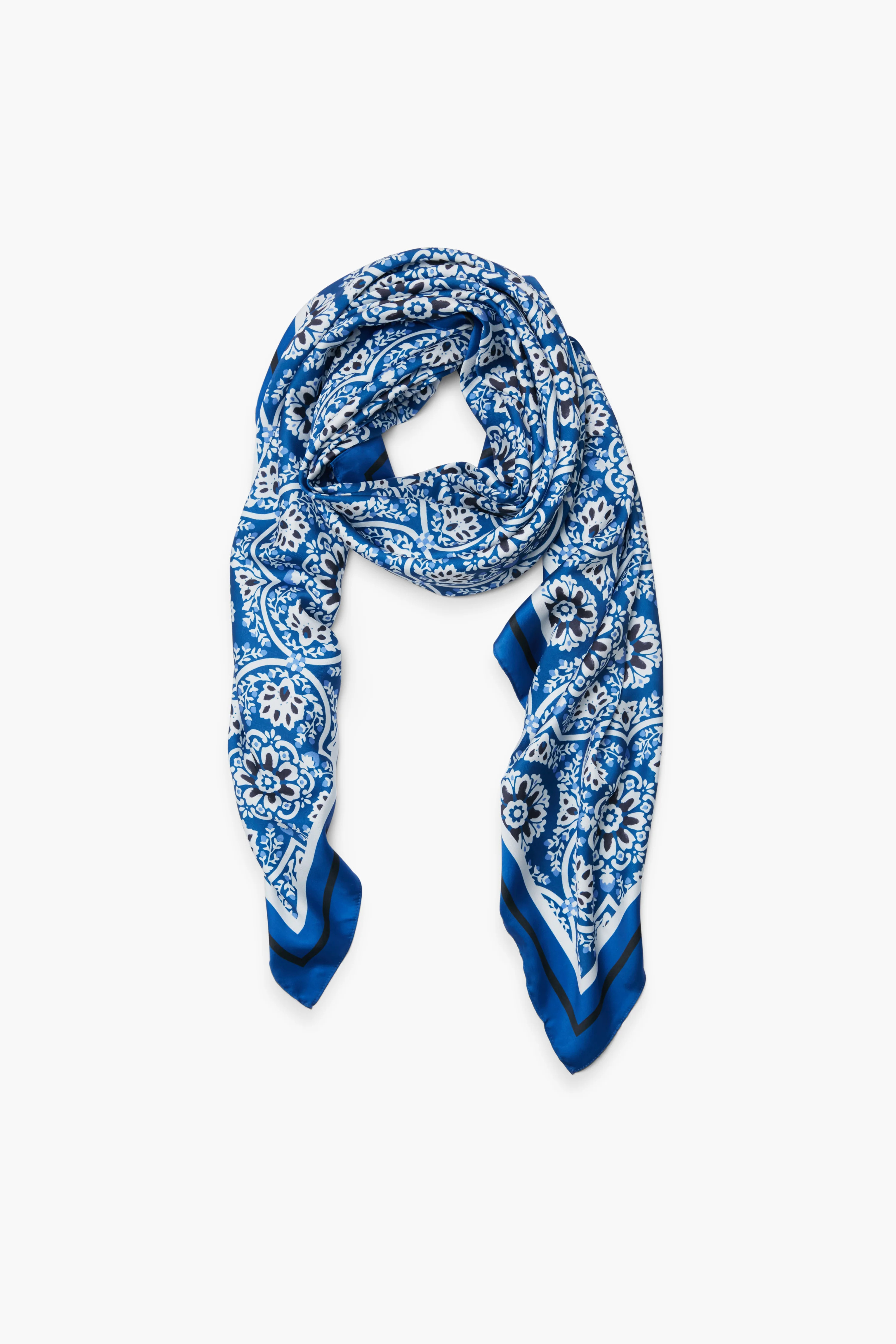 Navy Medallion Scarf | Tuckernuck (US)
