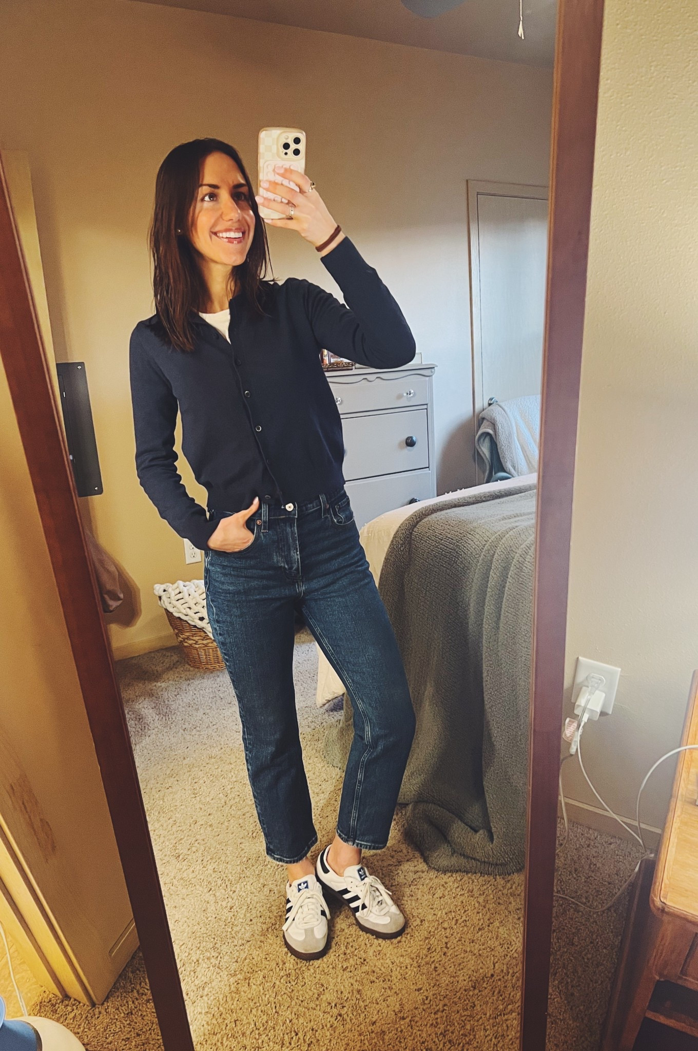 Love this navy cardigan. So soft. Size small 🫶🏼

#LTKSpringSale #LTKStyleTip #LTKSeasonal