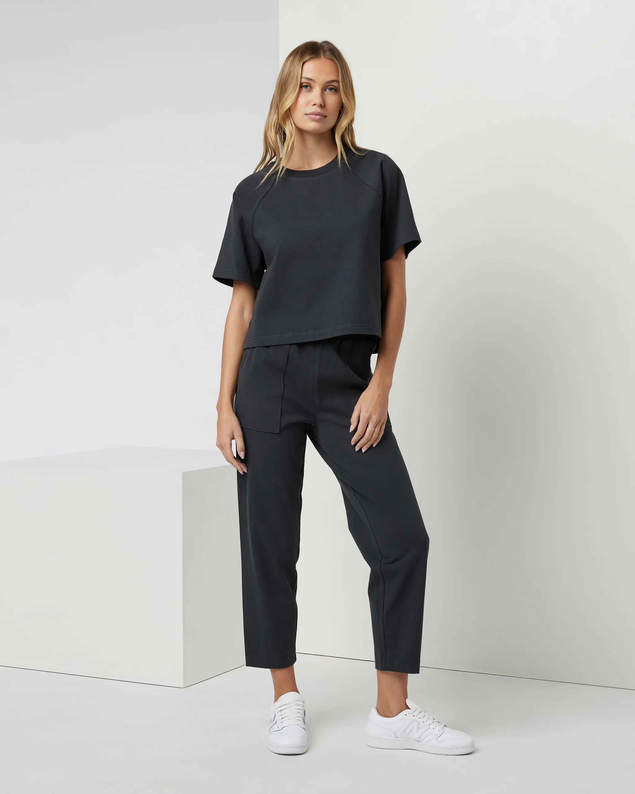 Short Sleeve Mackenzie Top | Women's Washed Black Tee | Vuori | Vuori Clothing (US & Canada)
