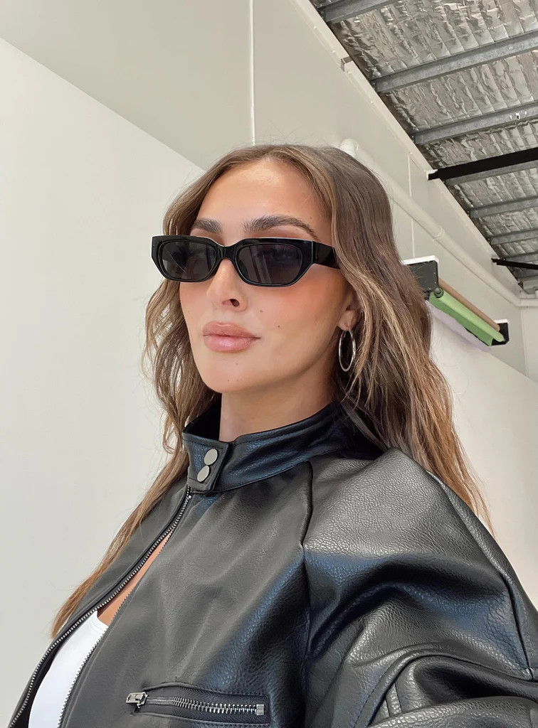 Winnick Sunglasses Black | Princess Polly AU