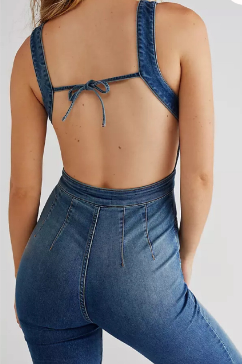 This is jumpsuit is one of a kind. If you’re looking for a moment to turn heads buy this. It’s so flattering on all body types. The backless makes it easy to wear in the heat. And in the winter throw on a sweater and ur good to go! It’s true to size🫶🏻 I’m 5’4 so a 6 was my go to

#LTKBacktoSchool #LTKcurves #LTKsalealert