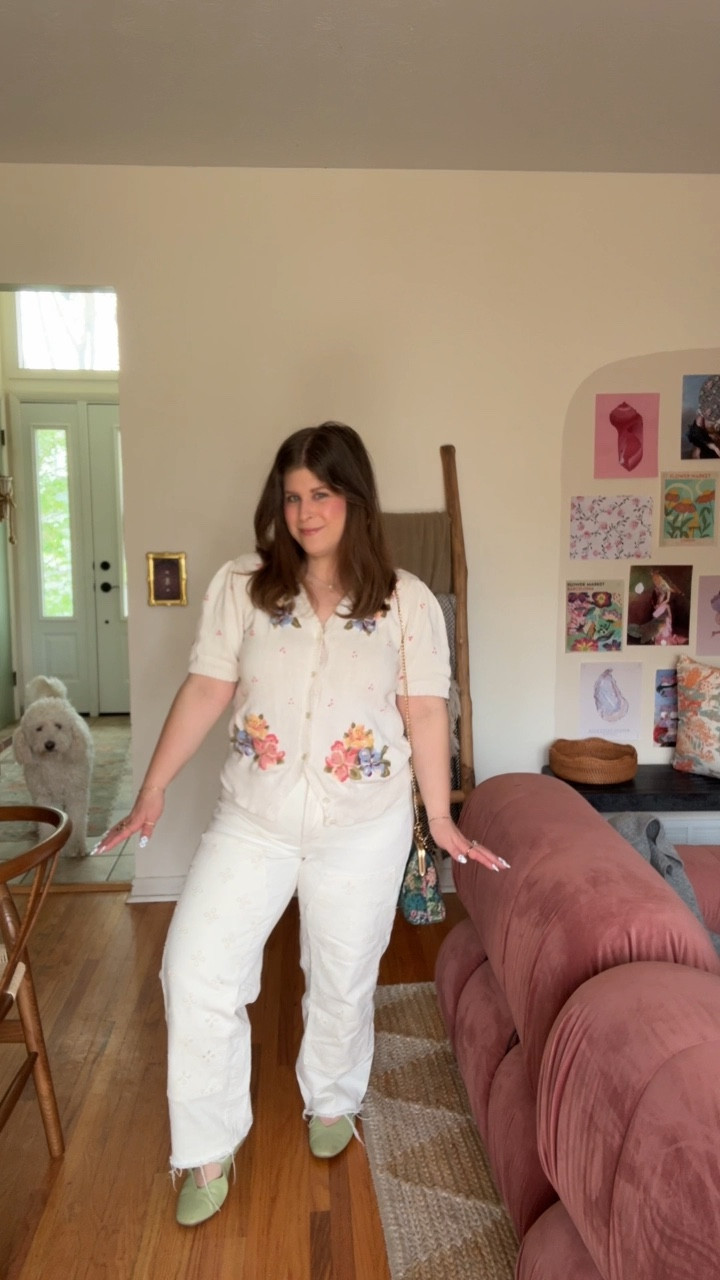 Thrifted the cardigan & bag 🌸🌼

Love an all white outfit with pops of color!

#dopaminedressing #maximalist #maximaliststyle #thrifted #whimsical 