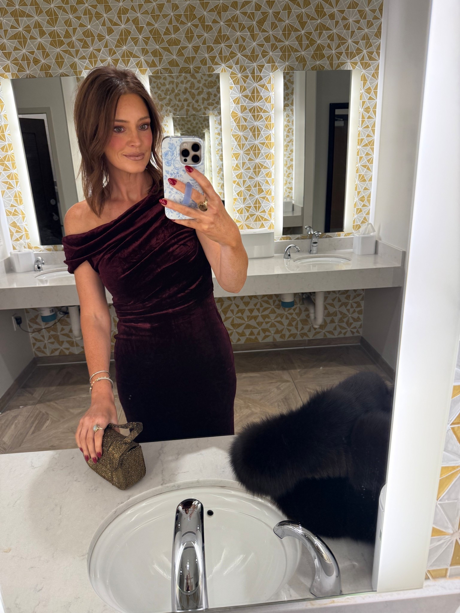 This velvet dress 

#LTKFindsUnder100 #LTKHoliday