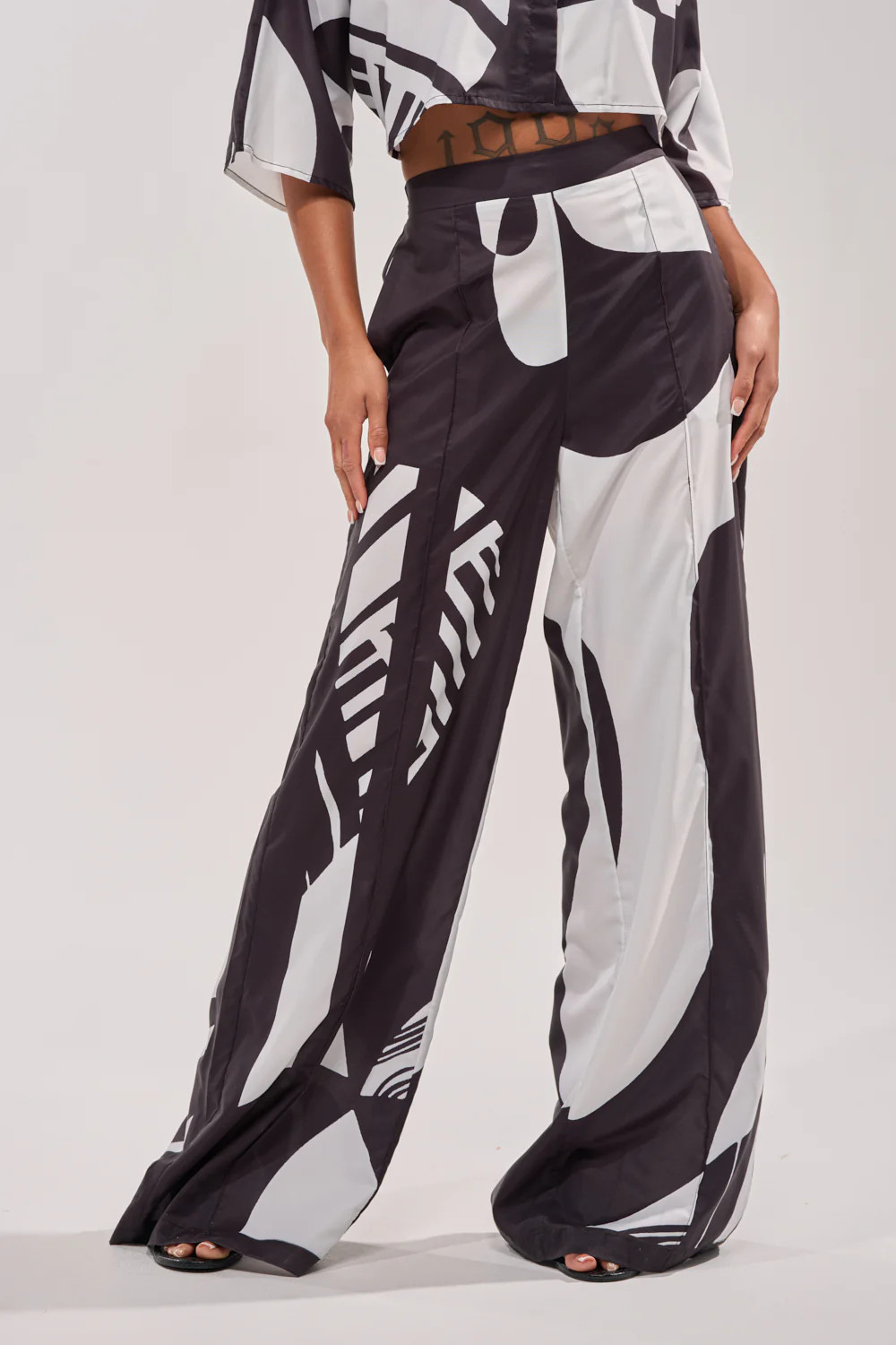 NOIR GODDESS PALAZZO PANT | AKIRA