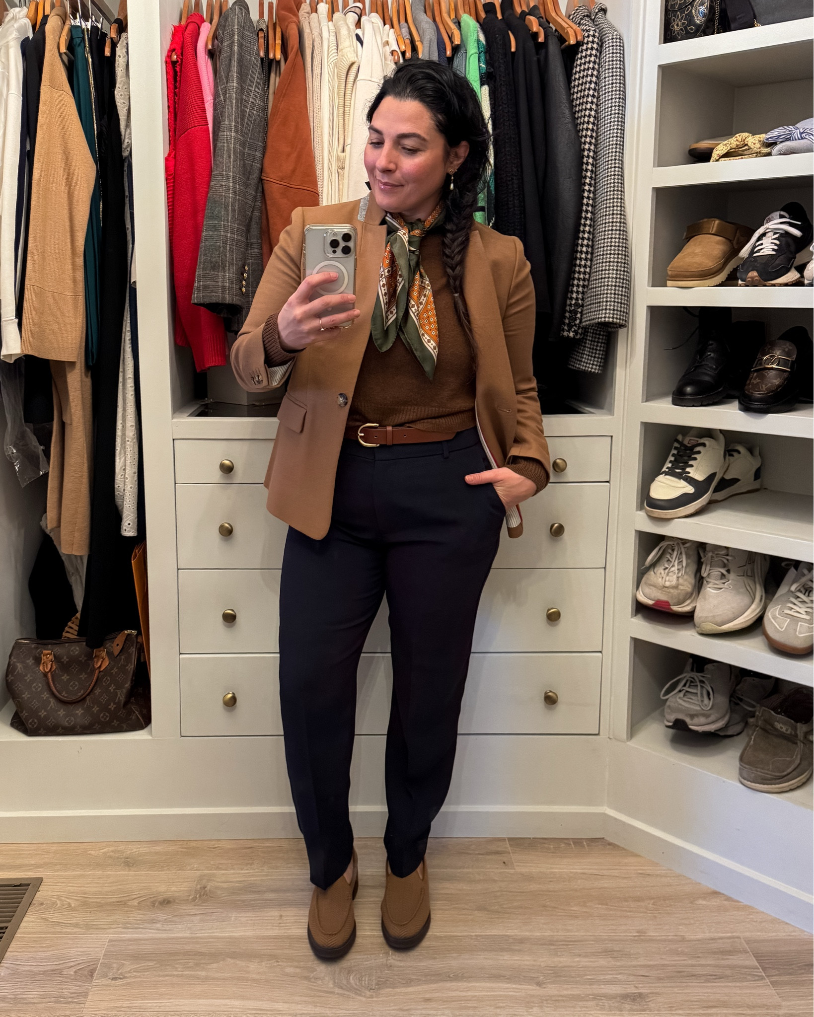 Navy pants + brown tones = 🤌🏼

Just bought these pants and they are super comfy! This brand has quickly became my favorite place for workwear attire.



#LTKWorkwear