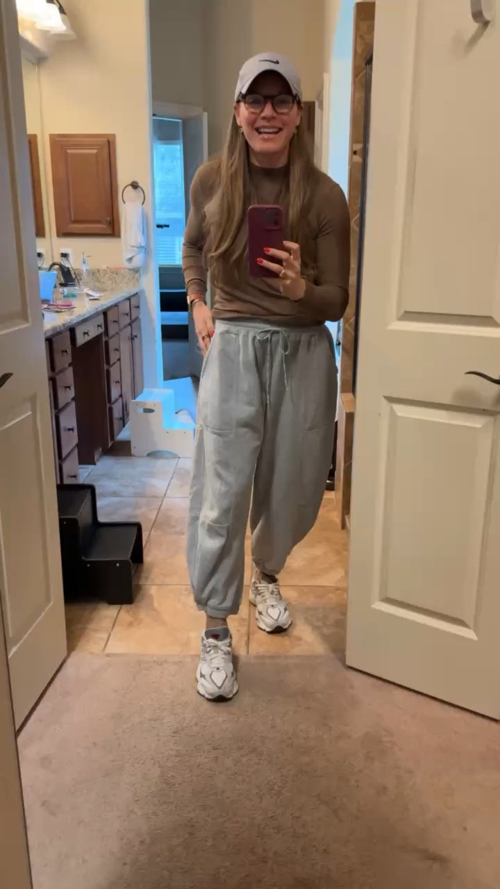 Coffee shop ootd! 🤎☕️

#LTKGiftGuide #LTKHoliday #LTKStyleTip