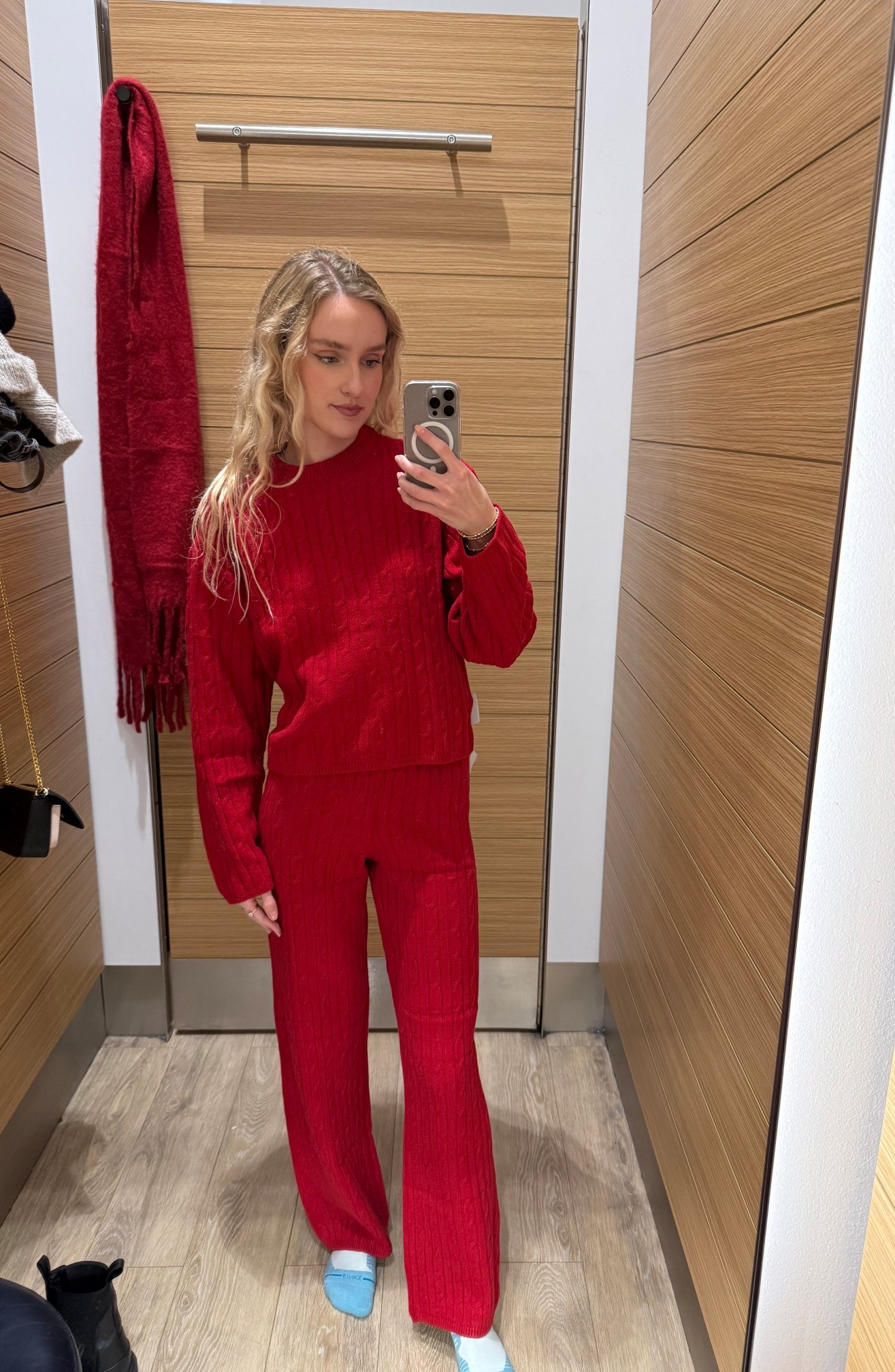 Gap Red Cable Knit sweater set!🎅🏼
Black Friday 30% off sale