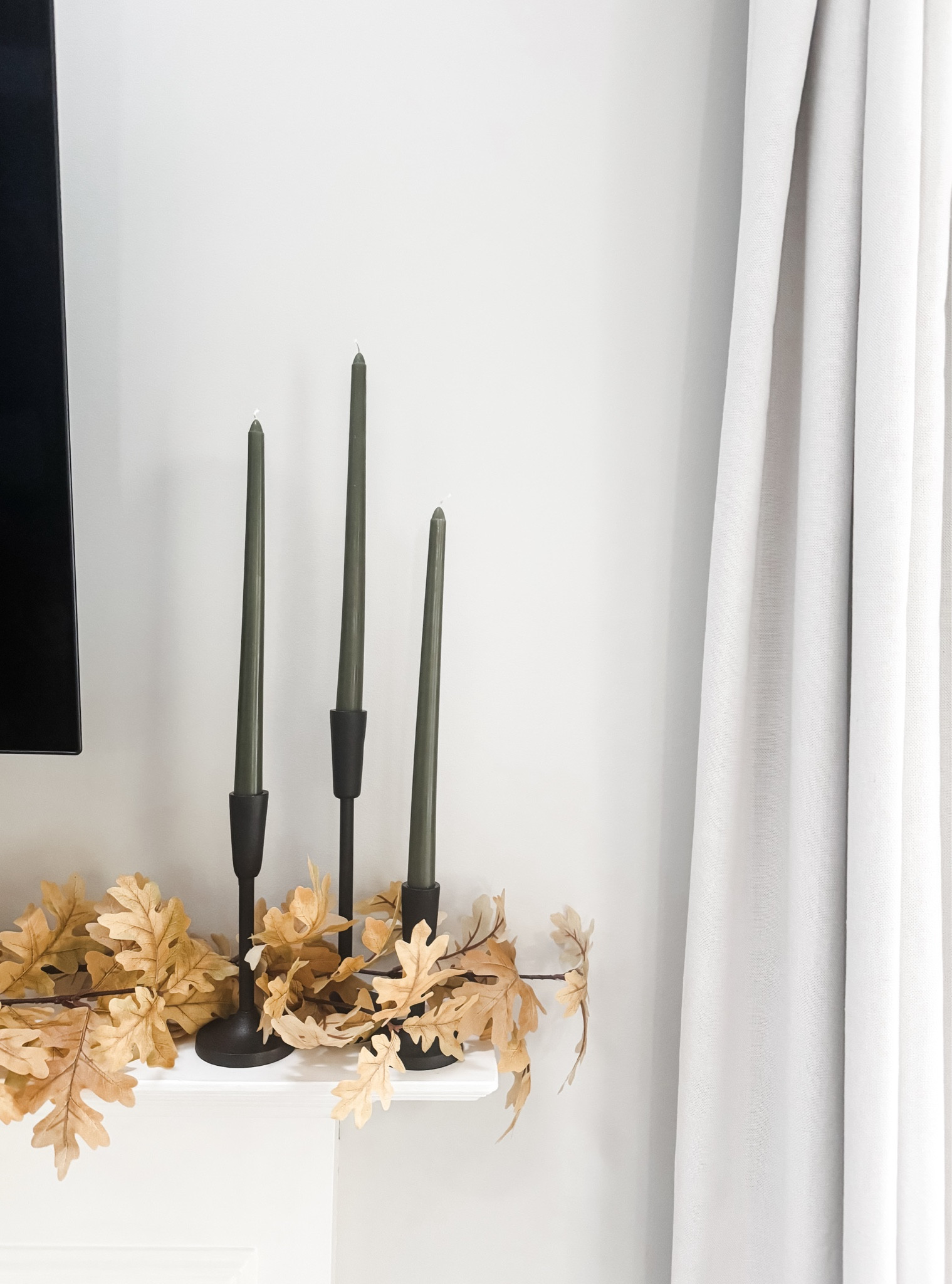 Autumn decor!!

Fall decorations // green candles // leaf decor // autumn vibes // target fall finds // pottery barn decor // yellow decor // green decor // thanksgiving decor 

#LTKStyleTip #LTKSeasonal #LTKHome