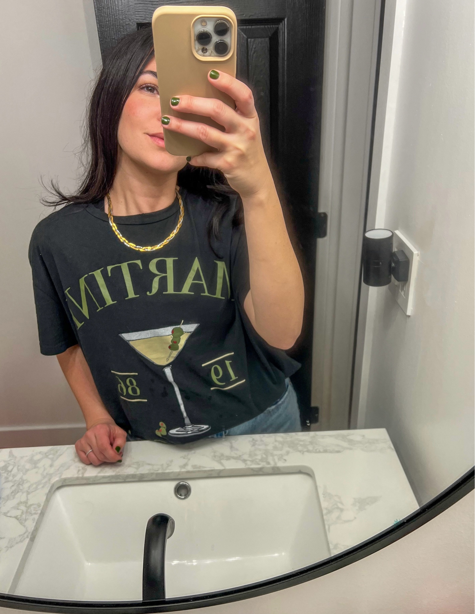 When your nails match your tee 🍸

#LTKStyleTip #LTKFindsUnder100