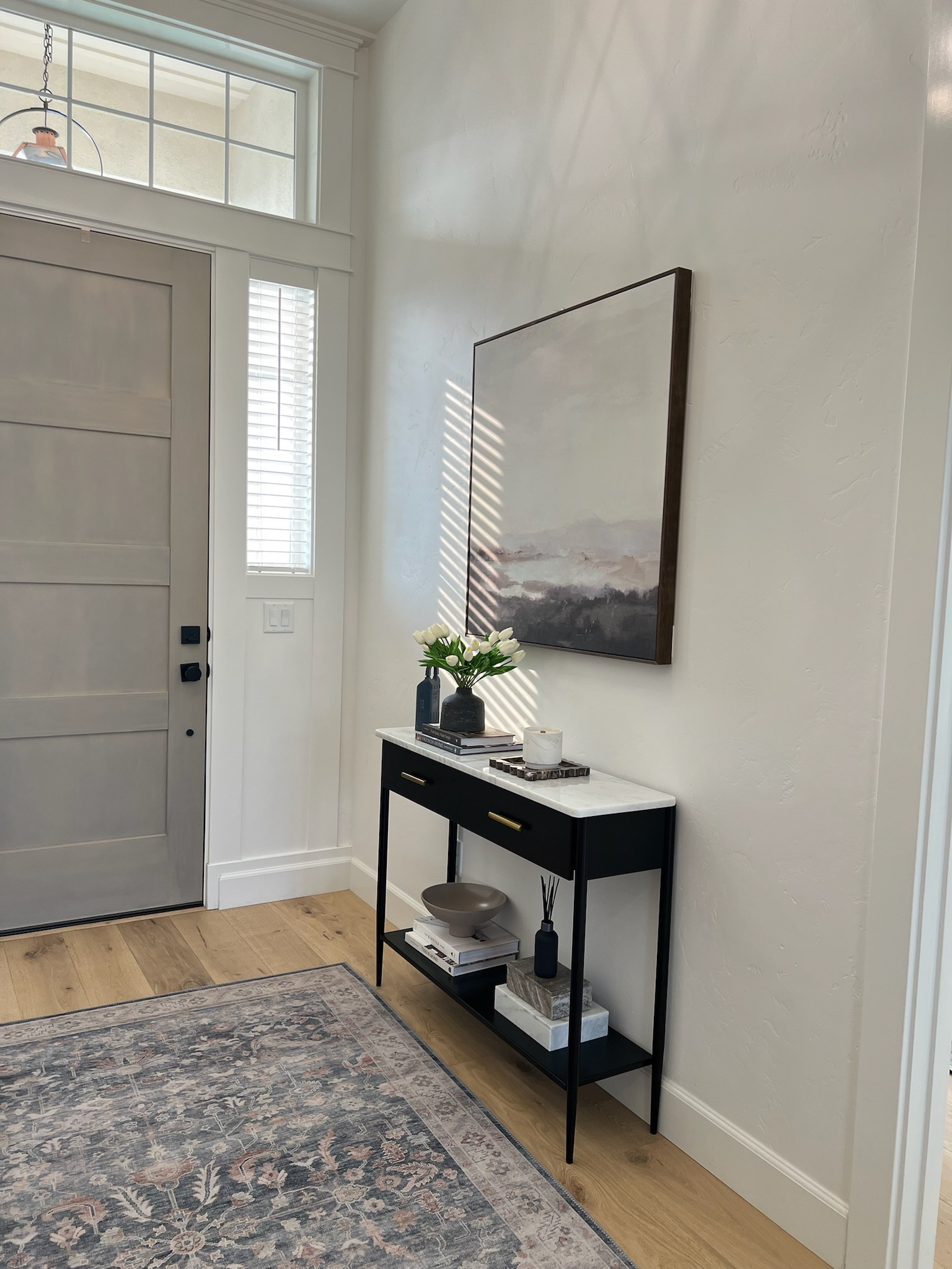 Entry way inspo! I love how this little spot in my home turned out 

Entry way inspo, Home decor, Entry way table, Home finds, Home inspo, Decor tips

#LTKHome #LTKStyleTip