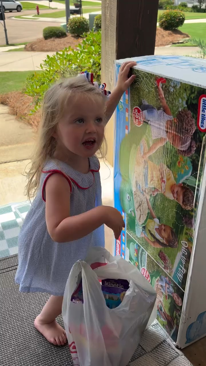@target @officiallittletikes @kineticsand  a weekend full of happy faces, full bellies, friends, and family!! 🇺🇸🇺🇸#target #targetfinds #targetdelivery #toddlermomlife #toddler