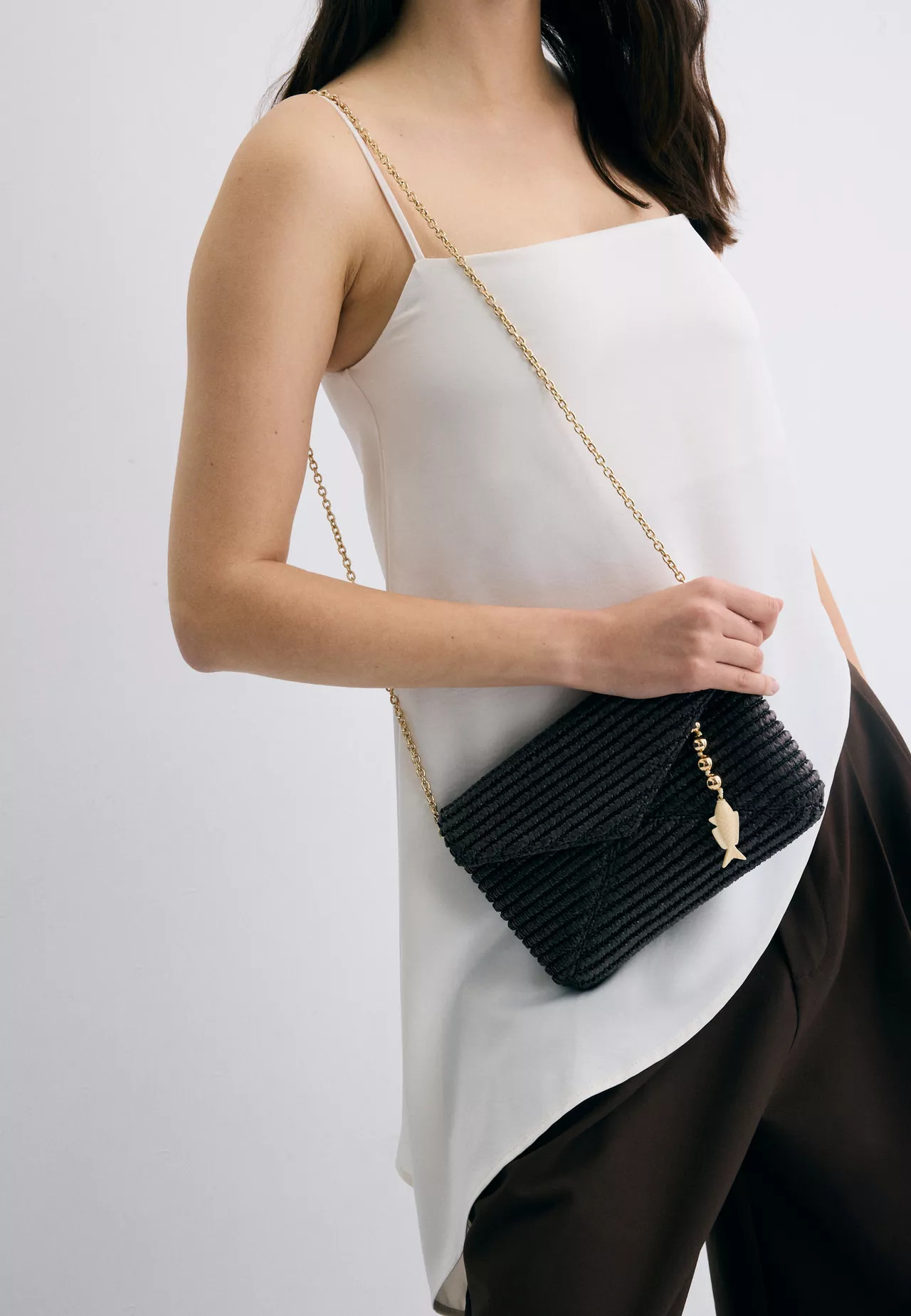 Umh\u00e4ngetasche in Raphia-Optik - Mode f\u00fcr Damen | Stradivarius Deutschland | Stradivarius DE