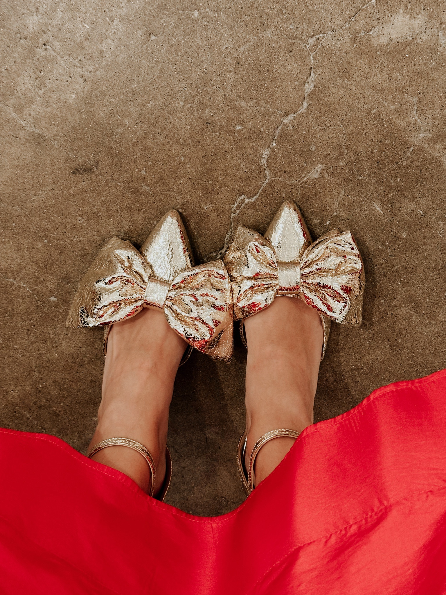 Perfect holiday shoe ✨ under $40!
Bow | gold | metallic
Fit TTS

#LTKSeasonal #LTKParties #LTKHoliday