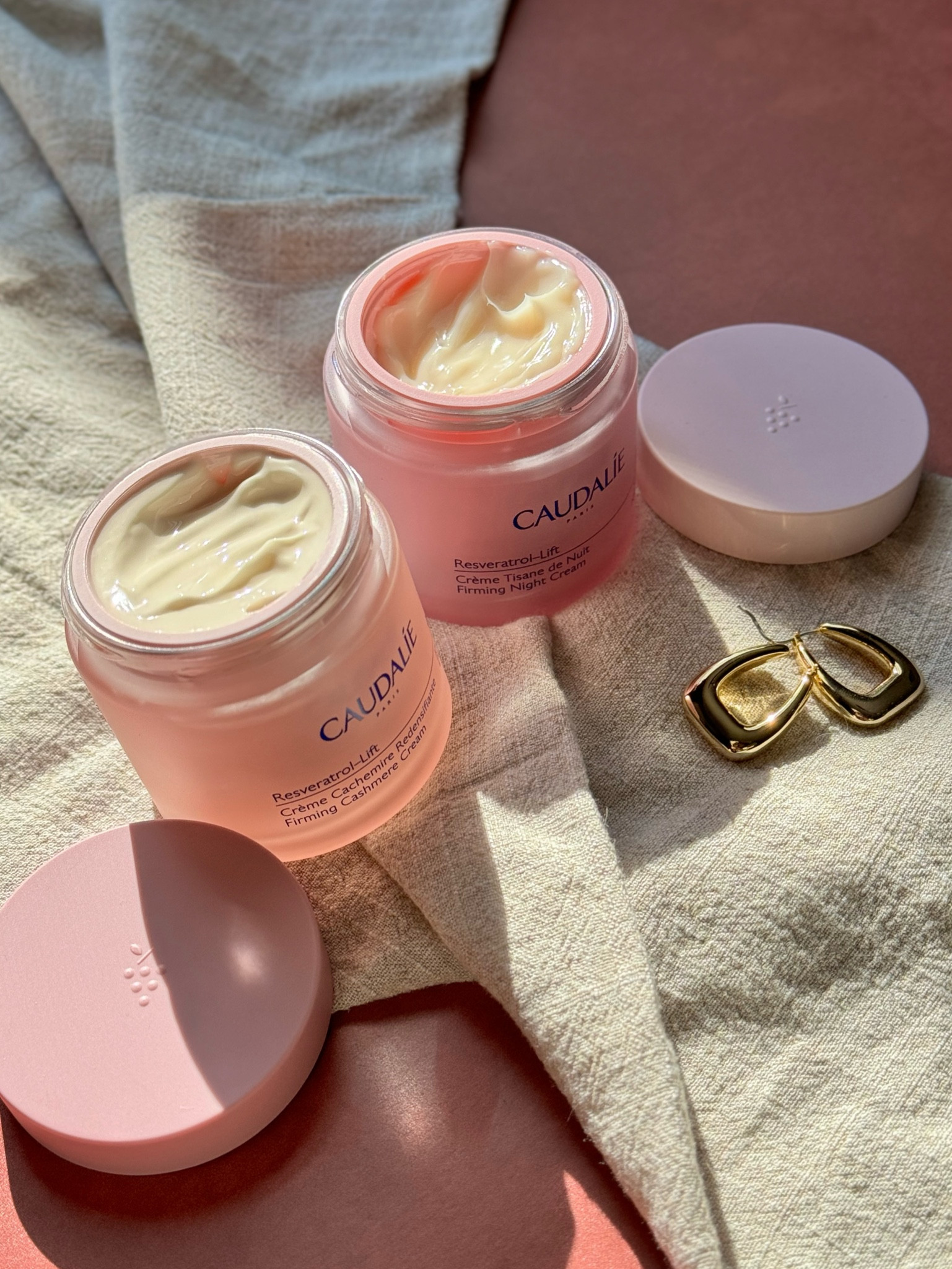 Anti-aging daily moisturizer by Caudalie. Feels extremely soft on application and gives an instant glow. Plus - comes in eco-friendly refillable packaging 😁 