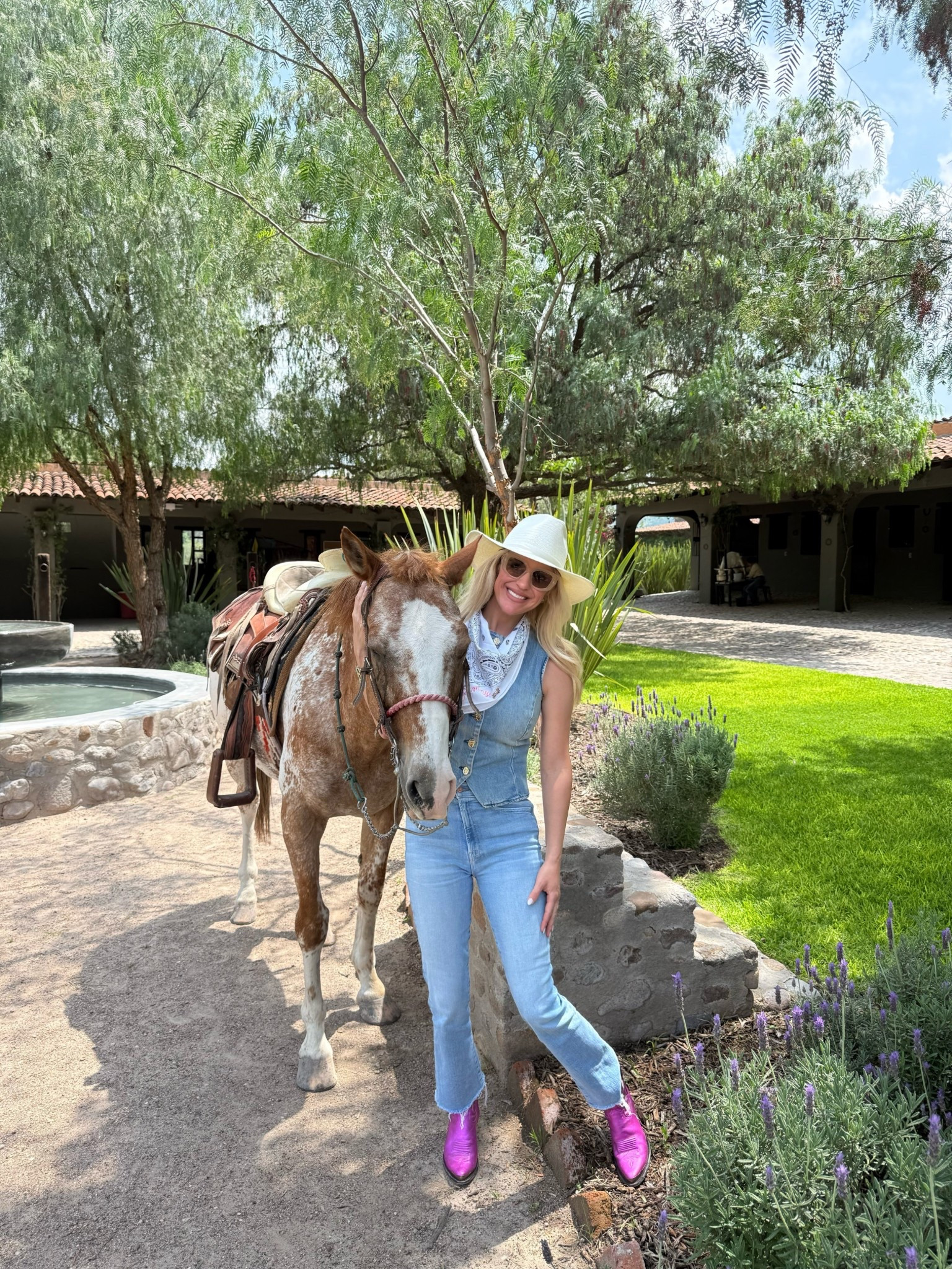 San Miguel Allende Ranch. Denim vest. Mother jeans. Old gringo boots. Freya hat. Prada sunnies. 🩷🫶🏻