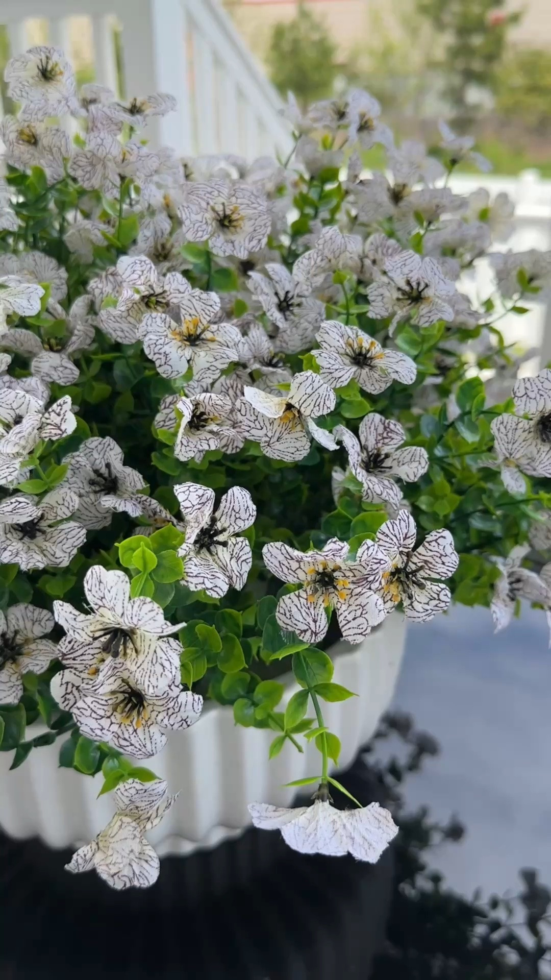 The perfect artificial flowers to decorate your outdoor space in spring or summer



Faux flowers, flower stems, porch decor, outdoor decor

#LTKHome