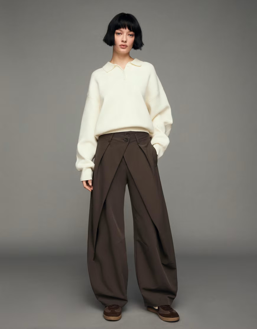 Bershka Barrel trousers with pleats in beig-Brown | ASOS (Global)