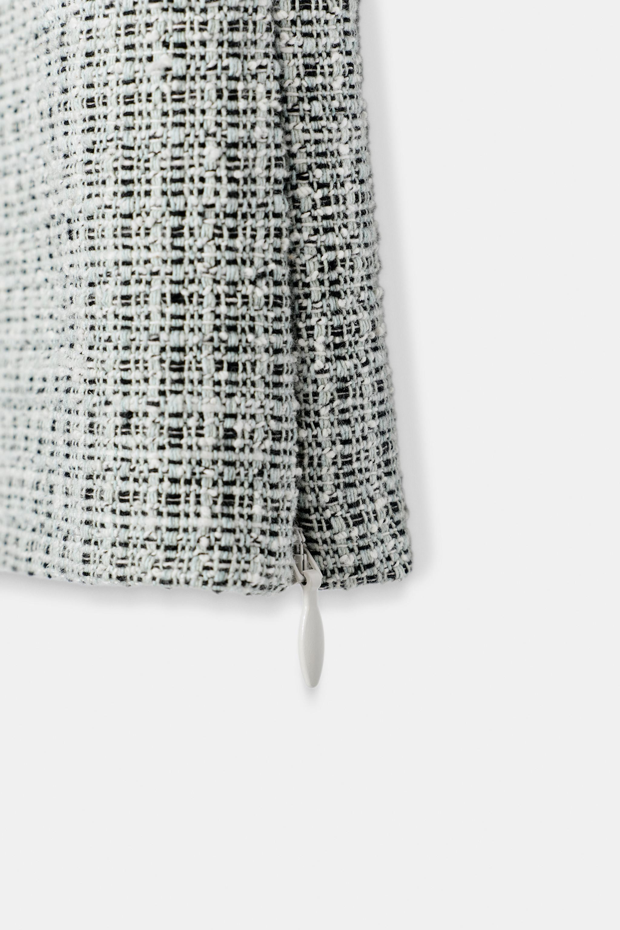 Round neck, sleeveless top. Featuring frayed trims and a buttoned opening at the back. | Zara UK
