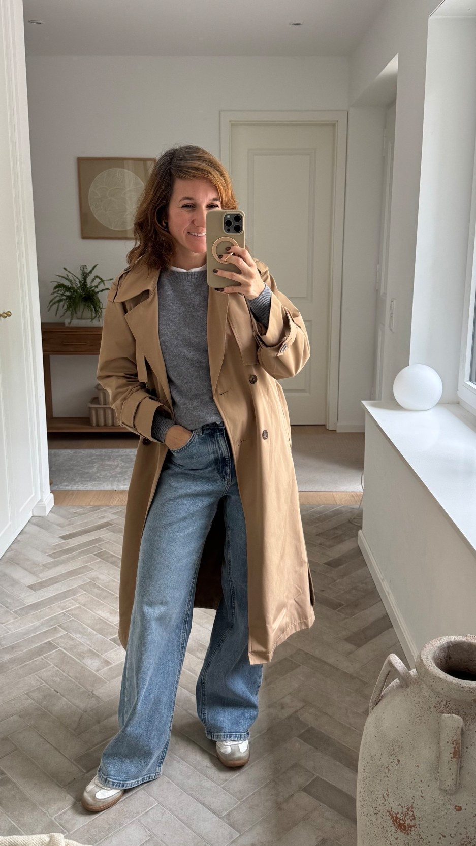 Der Klassiker für den Herbst: der Trenchcoat 🧥🥰 Den musste ich natürlich auch noch mit meiner Wide Leg Jeans kombinieren mit einem simplen 100% Merino Wolle Pullover und meinen Adidas Sambas! Trage XXS beim Trenchcoat und Größe 27/ Länge 30 bei der Hose bei 163cm

#LTKjeans #LTKautumn #LTKdeutschland
