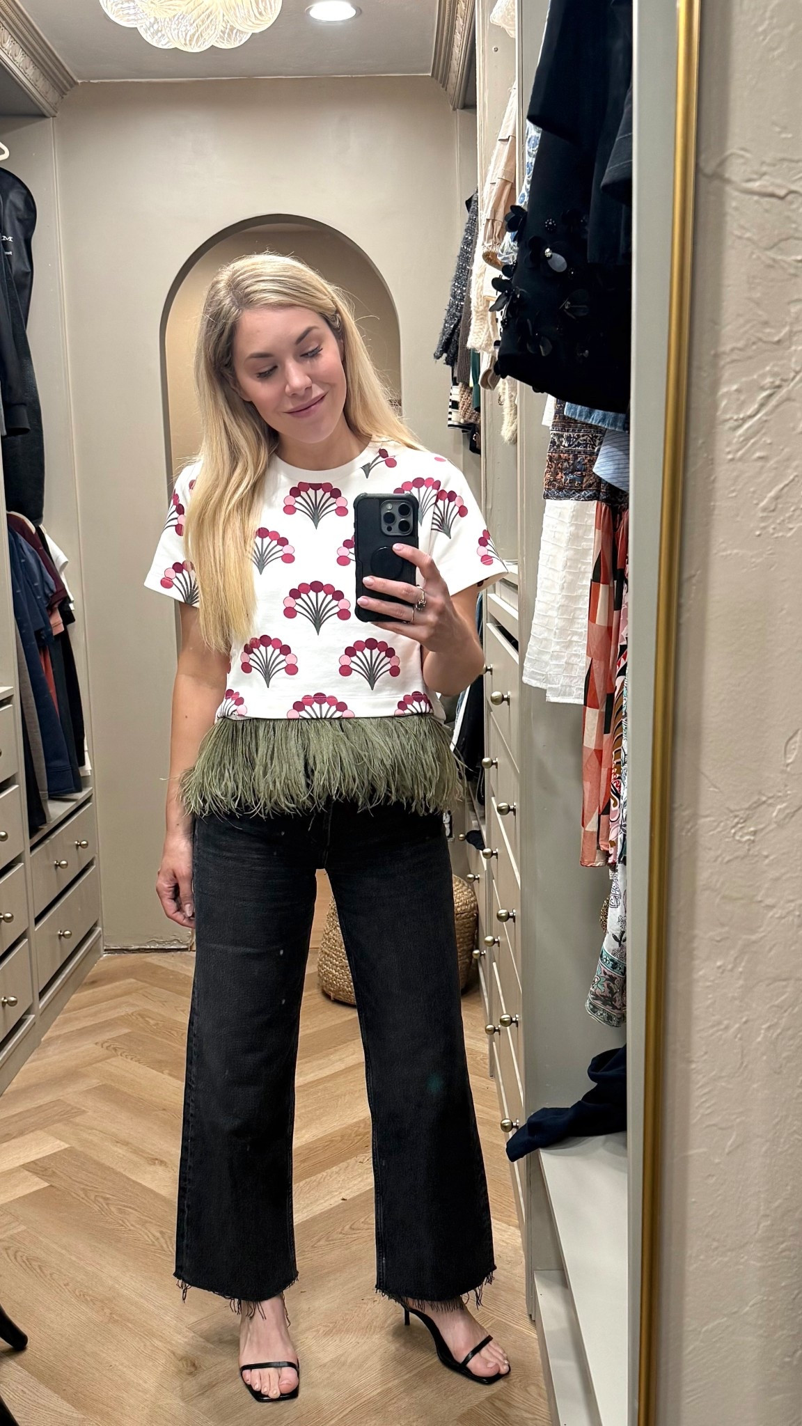 How amazing is this top?? Feathers are removable too.

Jeans have the BEST fit - run TTS 

#LTKootd #LTKdayinmylife #LTKSeasonal