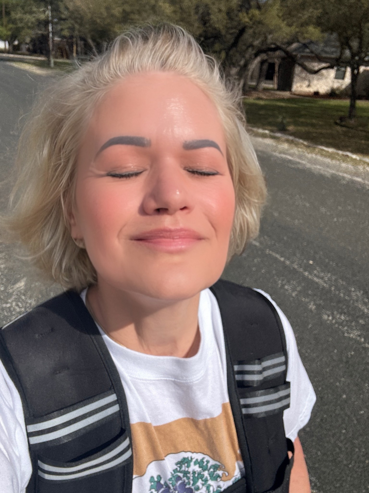 I hope you go outside today to feel the sun on your face. And for those who are asking about my #weightedvest … I’m attaching some great options. It’s an easy way to elevate your daily #walks. Just remember to stay hydrated. #electrolytes

#LTKselfcare #LTKActive #LTKfitnessgoals