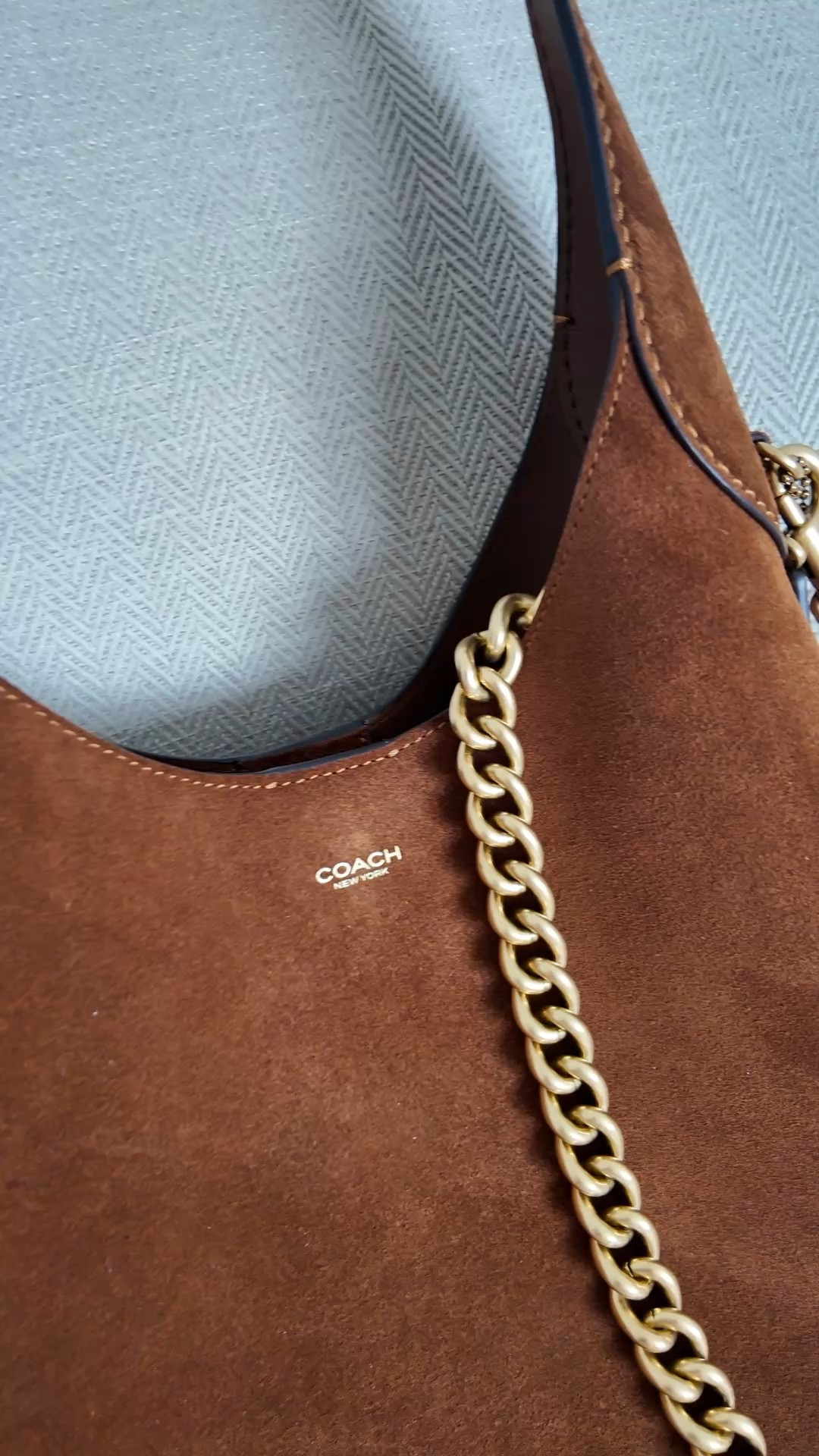 The perfect brown suede bag for fall 🤌🏼

#LTKStyleTip #LTKItBag #LTKSeasonal