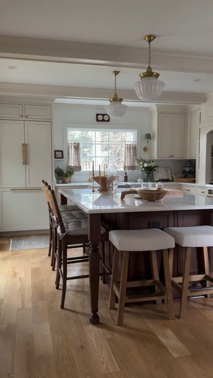 Marble gets such a bad reputation and honestly, it’s undeserved. It’s not scary. It’s not high maintenance. It wipes right up!

This is natural stone and it’s meant to be lived on, not tiptoed around. A little wear, a little patina—that’s the charm, not the flaw.

My only rule? Seal it once a year and you’re set. We’ve had no issues here or our bathroom for years!

Timeless, durable, and a lot more forgiving than people make it out to be. Go for it!

To shop my kitchen, simply comment SHOP for a message with links to the space.
#classichomedecor #cottagekitchen #traditionalhome #marblecountertops #marblestone