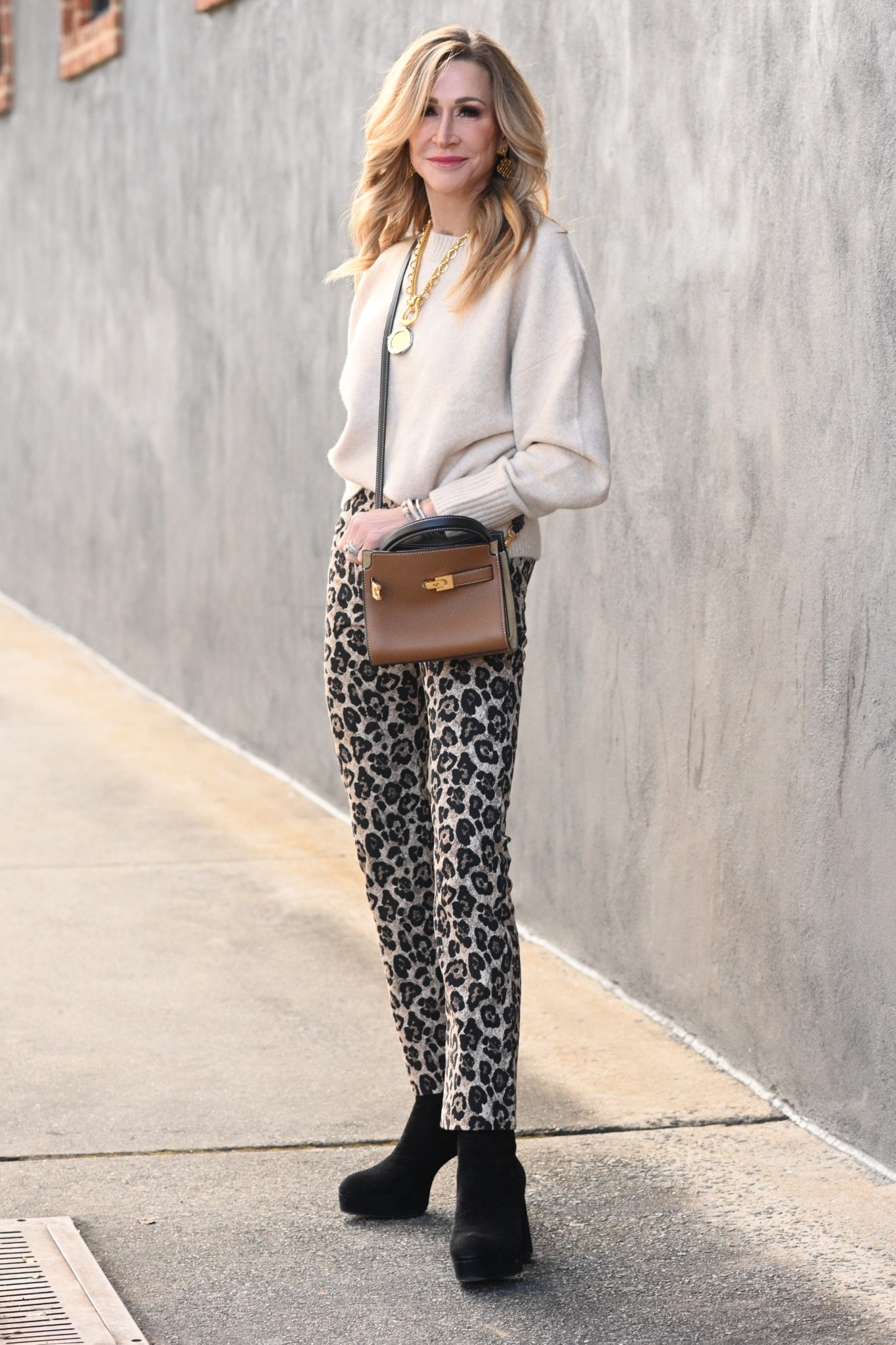 A classic look for fall and winter!  Leopard pants from Sezane, an off-white crewneck sweater, a bag from Tory Burch and Stuart Whitman booties!


#LTKHoliday #LTKSeasonal #LTKootd