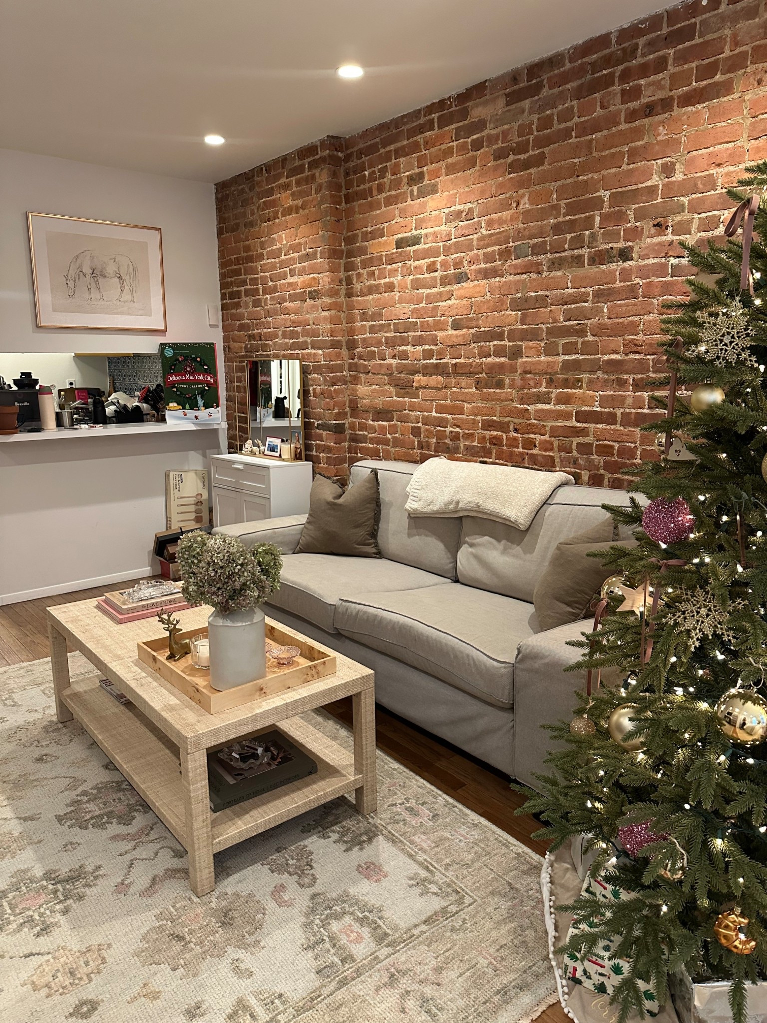 Cutie living room 💞

neutral living room living room decor 

#LTKHoliday #LTKHome