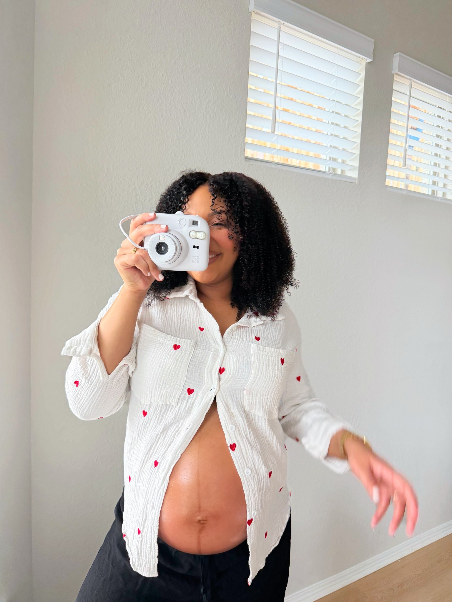 Valentine’s Day in my heart shirt.❤️

Paired with these super comfortable non-maternity but bump friendly loose linen pants from Forever 21 (bought on SHEIN).




#LTKBump #LTKootd #LTKValentine