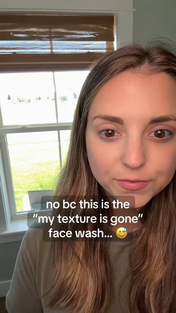 I kept seeing people rave about this and now I get it… the Bliss Jelly Glow exfoliating peel is THAT good ✨  

Everyone I’ve seen use it talks about how it gently lifts away dead skin and instantly makes their face look smoother, brighter, and more glowy—without being harsh or irritating.  

It’s one of those products people say gives that “fresh skin” look in minutes, and it’s been all over routines for a reason 🙌  

Perfect for dull skin days or when your makeup just isn’t sitting right and you need a quick reset.  

#blissskincare #exfoliatingpeel #glowyskin #skincarereview #smoothskin

#LTKmorningroutine #LTKgrwm #LTKselfcare