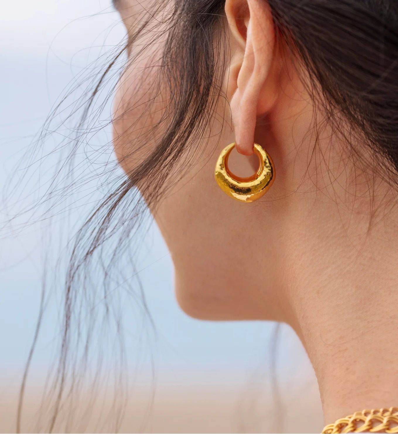Deia Chunky Medium Hoop Earrings | Monica Vinader (Global)