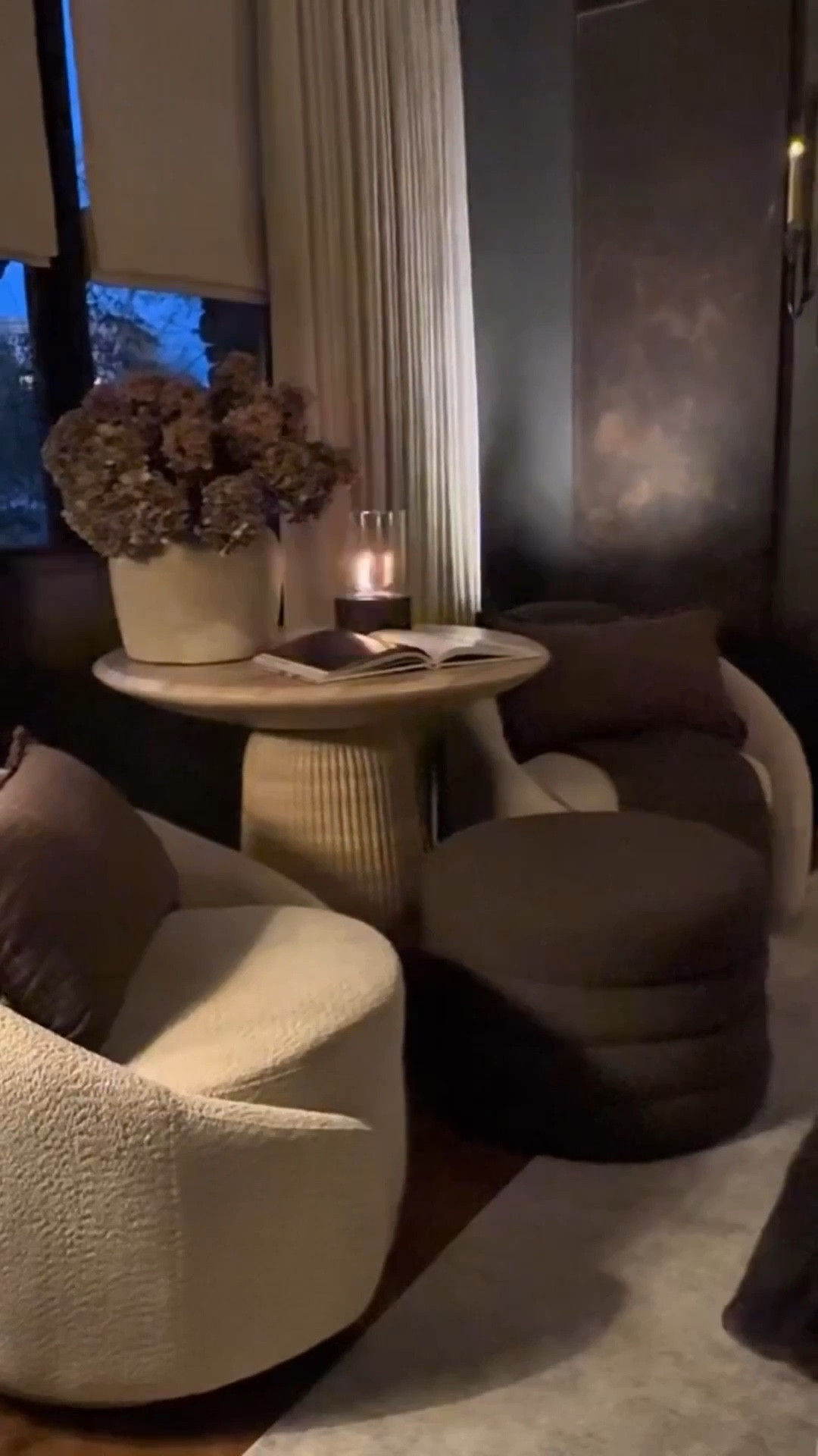 ​​Throwback to my contemporary and chic decor for my Wexley bedroom featuring rich brown and soothing beige tones 🤎

#modernhomedecor #interiorinspirations #interiorspaces #instainteriors #guestbedroominspo #chicdecor #summerthompsonstyles


#LTKHome #LTKdayinmylife #LTKvlog