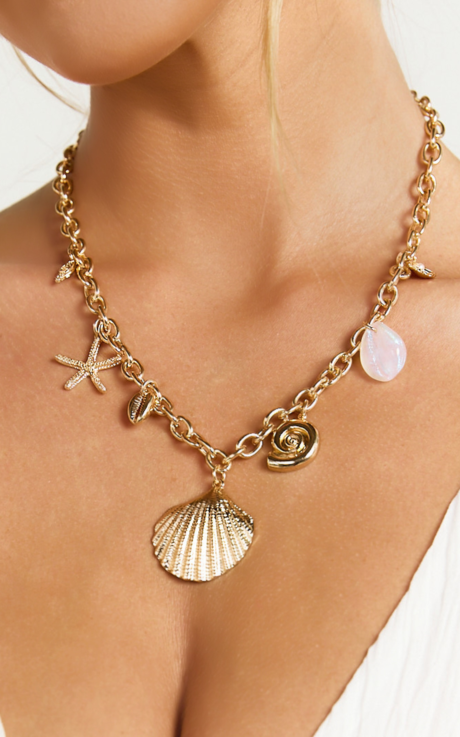 Gwyneth Seashell Charm Necklace in Gold | Showpo (ANZ)