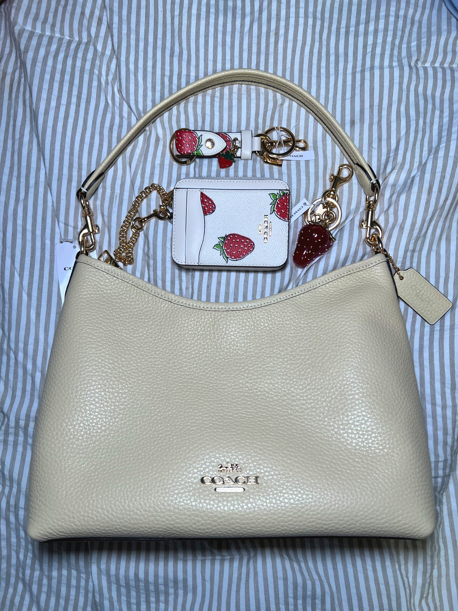 Coach haul 🍓💛



#LTKItBag #LTKStyleTip #LTKSaleAlert