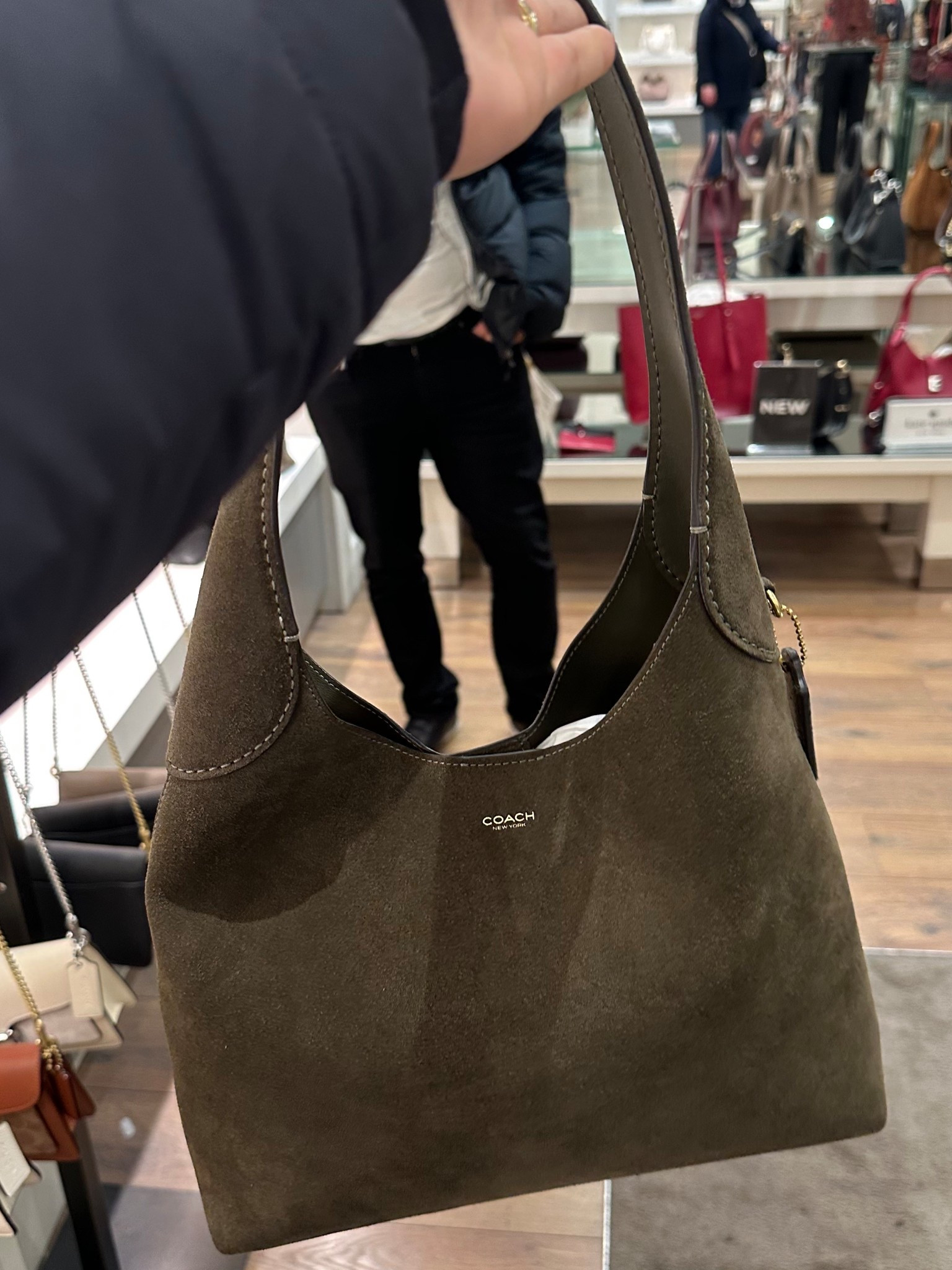 My bestie sent me this picture of the coach Brooklyn bag in this olive green suede and I am now obsessed with it 💚

.
.
.
.
Handbag gift Christmas accessories 

#LTKbag #LTKgiftguide #LTKstyletip