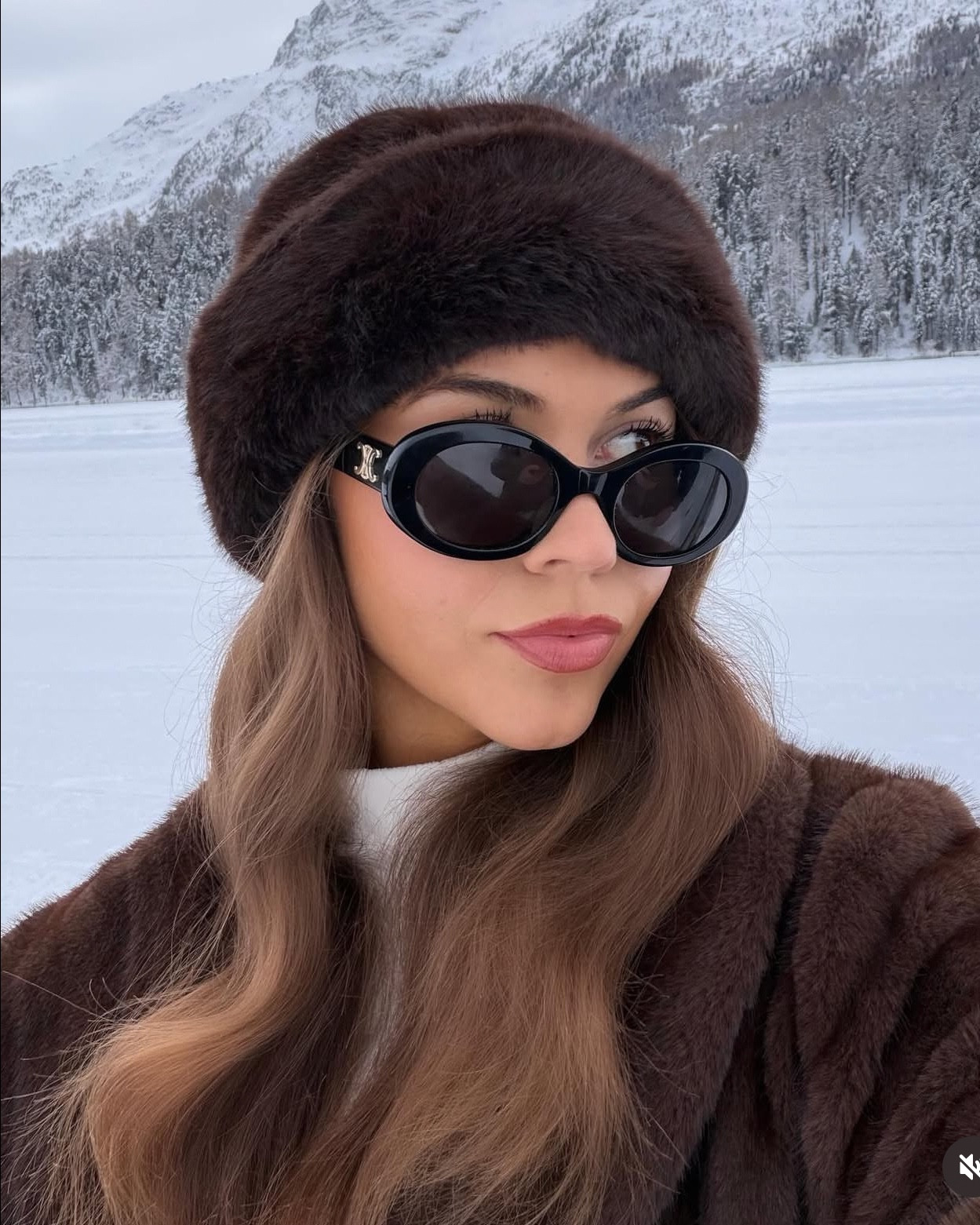 Hat is sold out but I’ve linked dupes 🤎 Plus my favourite faux fur coat back in stock run don’t walk!!!