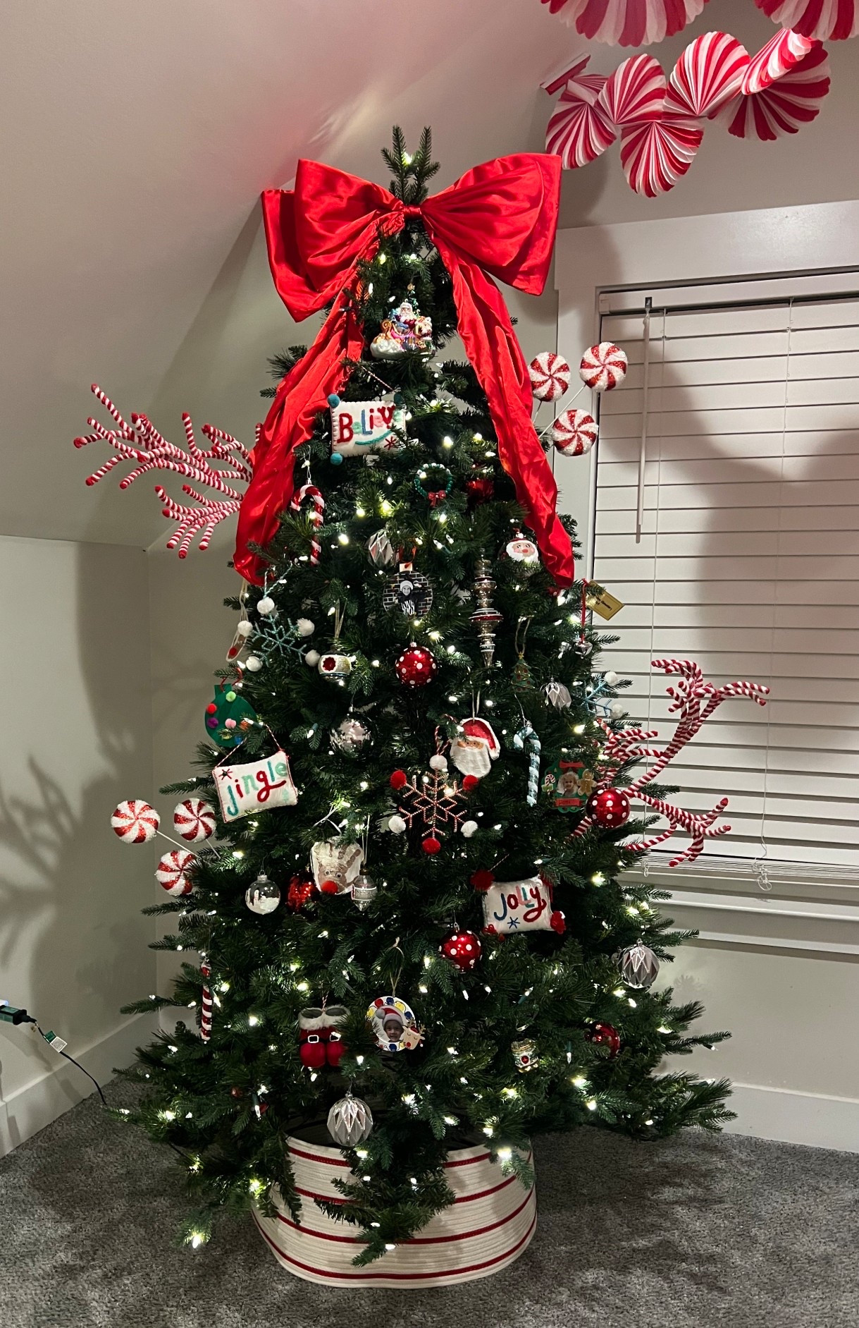 The kids playroom tree this year! 🎄

#LTKSeasonal #LTKHome #LTKHoliday